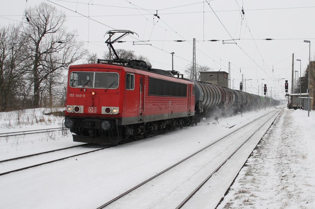 155 040-9 am 22.01.2010 mit Kesselwagenzug durch Passow nach Stendell.
Schnen Gru an den Tf.