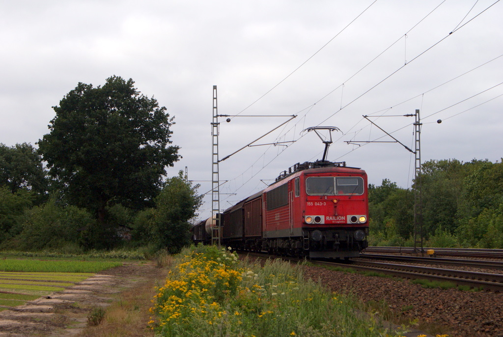 155 043-4 mit einem gemischten Gterzug in Halstenbek am 29.07.2011