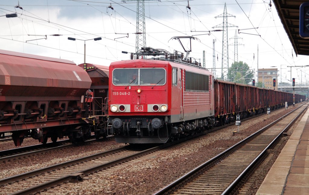 155 048 zieht am 03.08.10 einen Gterzug in den Bahnhof B-Schnefeld. Nach kurzem Halt ging´s weiter Richtung Saarmund.