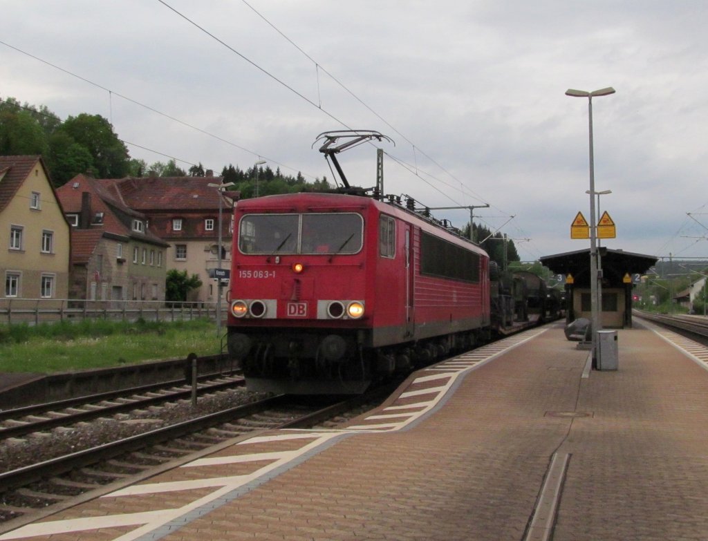 155 063-1 zieht am 9. Mai 2012 einen Militrzug durch Kronach.
