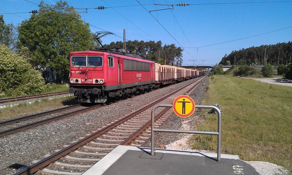 155 065 mit gemischten Gterzug am 26.05.2012 in Strullendorf Richtung Nrnberg. 