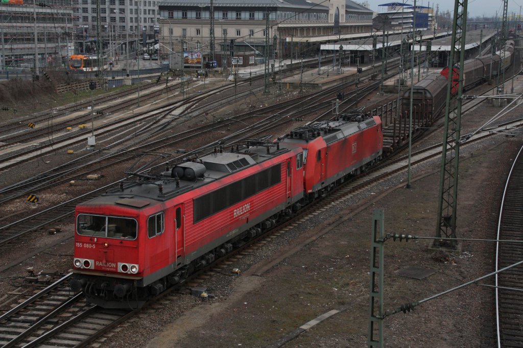 155 080 zieht 185 XXX mit einem G�terzug in Richtung Frankfurt(Main).Am 14.03.10 in Mannheim Hbf.