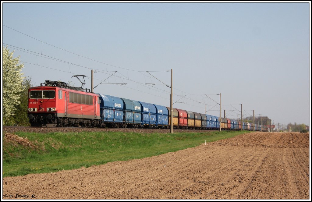 155 085 mit dem PKP Kohlezug aus Landshut nach Polen ber Regensburg Ost und Schwandorf am 19.04.2011 in Kfering. 