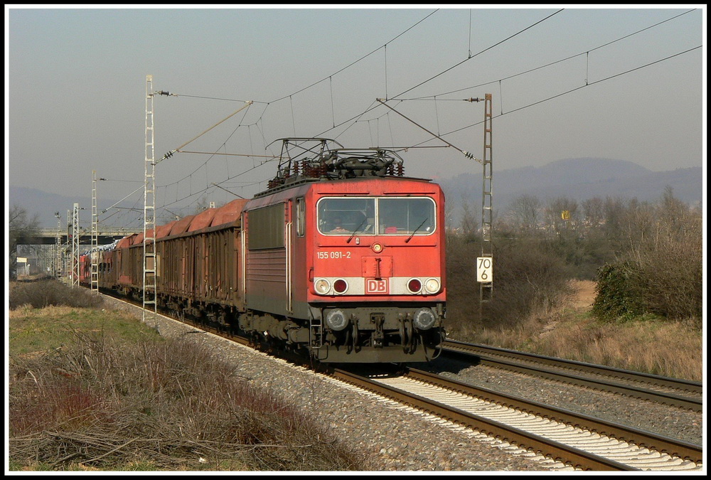 155 091 befrdert einen gemischten Gterzug bei Heddesheim Richtung Mannheim. Die Aufnahme entstand am 19.02.2008