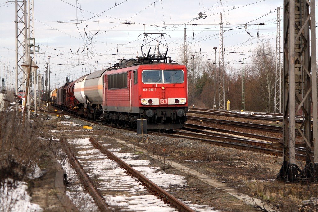 155 096-1 kurz vor dem Bahnhof Priort am 25.2.2010 mit gemischten Gterzug