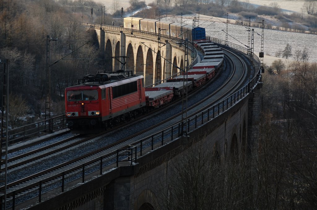 155 096-1 mit EZ 51785 Hagen Vorhalle - L-Engelsdorf, hier auf dem Bekeviadukt in Altenbeken, 04.02.2012.