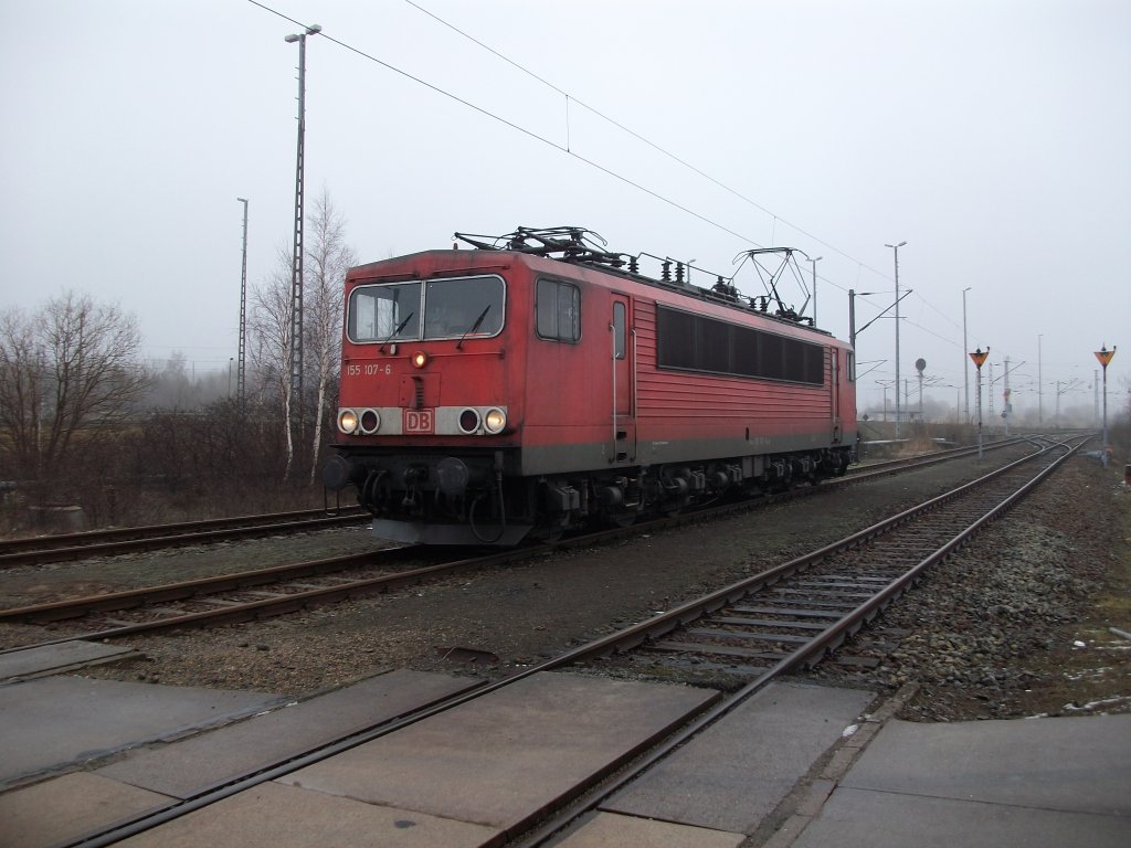 155 107 wartete am 02.Februar 2011 auf Freigabe in Mukran.