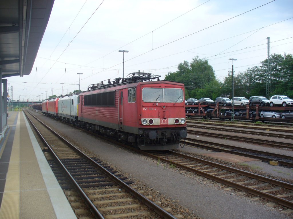 155 108-4 steht zusammen mit 186 317-4 (Euro Cargo Rail), 186 328-1 und 185 273-0 am 29.06.2011 abgestellt in Einsiedlerhof
