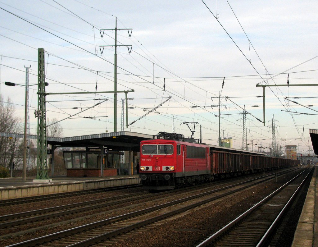 155 112-6 beim Lokfhrerwechselhalt am 5.12. in Berlin Schnefeld. 
