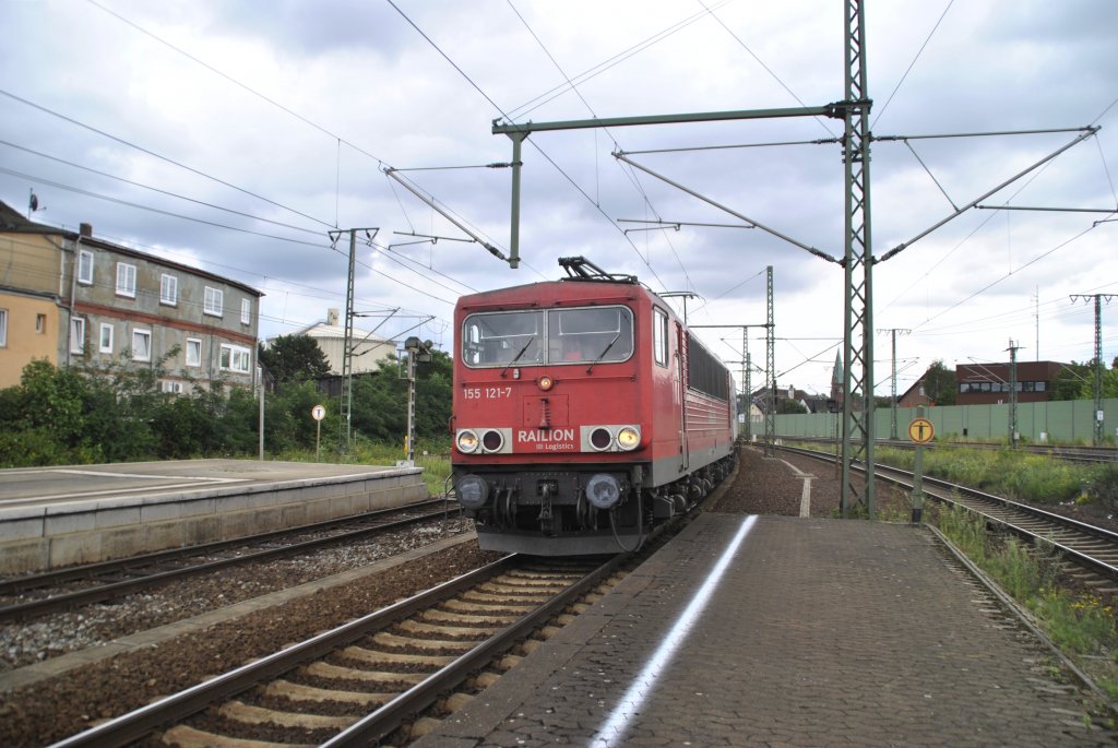 155 121 fhrt in Lehrte am 21.07.2011 in Lehrte ein.