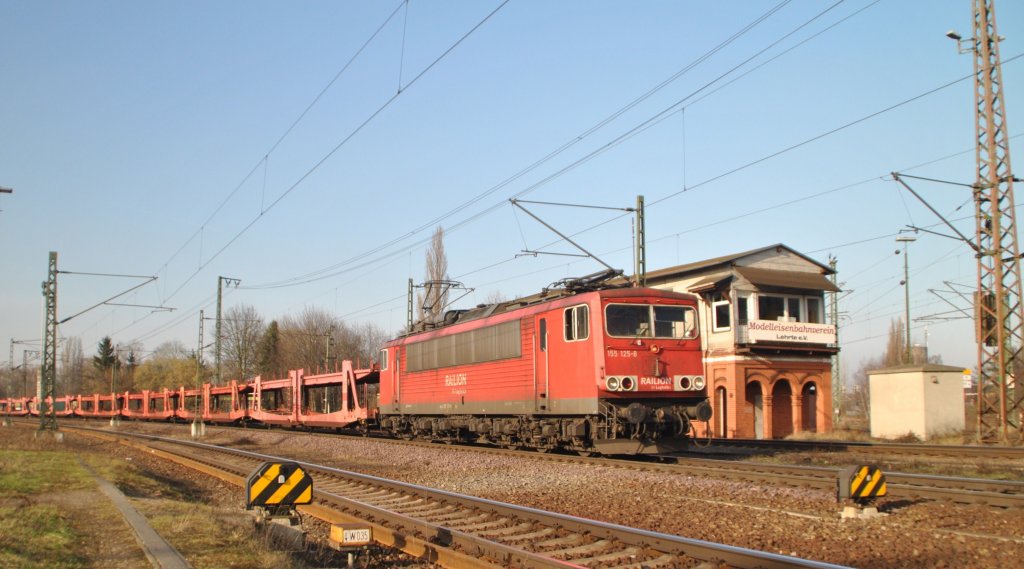 155 125-8, mit leeren Autotransportzug in am 09.02.2011.