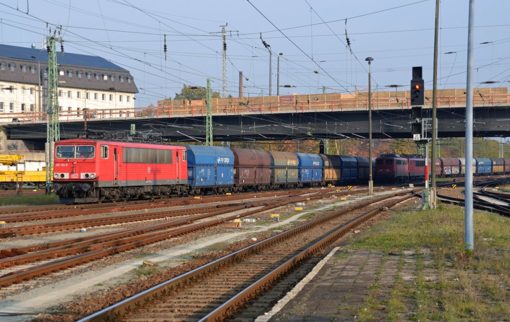 155 134 erreicht mit einem Kohlezug am 05.11.11 Cottbus aus Richtung Frankfurt(O).