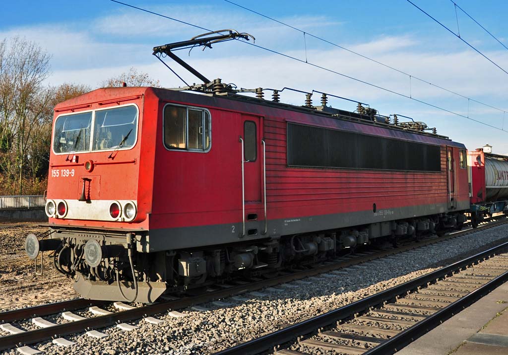 155 1396-9 Lokportrait (zieht gem. Gterzug) bei Bonn-Oberkassel - 25.11.2011 