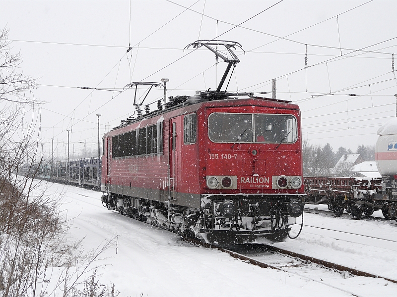 155 140-7  wartet in Priort (Berliner Ring) auf Weiterfahrt.
27.12.2010.