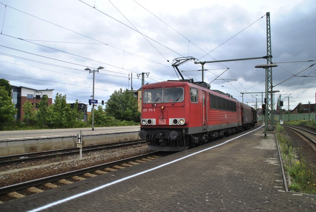 155 175, mit sehr kurzen G�terzug in Lehrte am 21.07.2011.