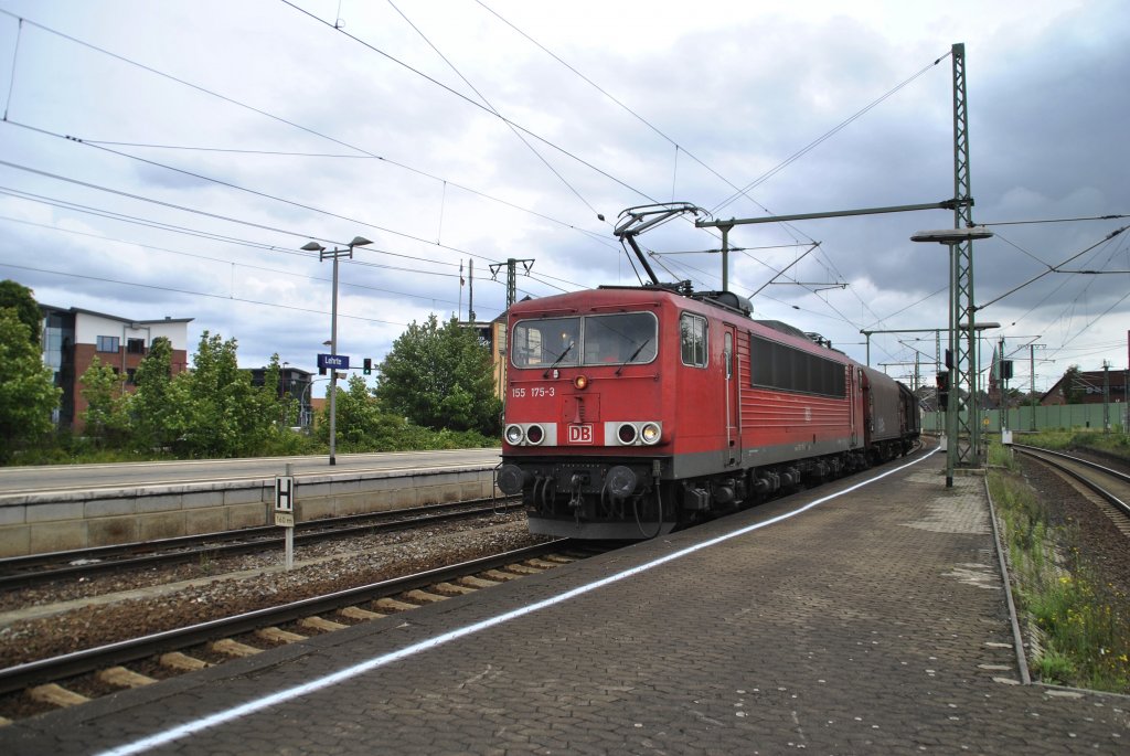 155 175, mit sehr kurzen Gterzug in Lehrte am 21.07.2011.