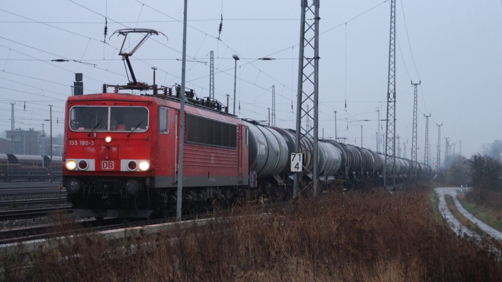 155 180 mit Kesselzug in Angermnde am 12.12.09