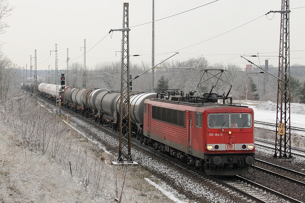 155 184 mit Kesselwagen nach Stendell am 26.11.2010 in Eberswalde