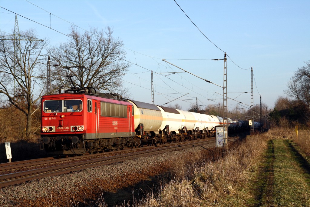 155 187-8 mit einem Gz fhrt auf dem BAR bei Ahrensdorf
17.1.2011
