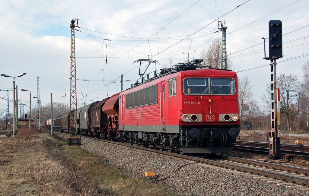 155 192 zieht einen gemischten Gz am 12.02.11 durch Leipzig-Thekla Richtung Engelsdorf.