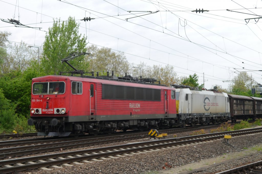 155 194 zieht einen Gterzug mit der kalten 186 314 (EuroCargoRail) durch Mannheim. (27.04.12)