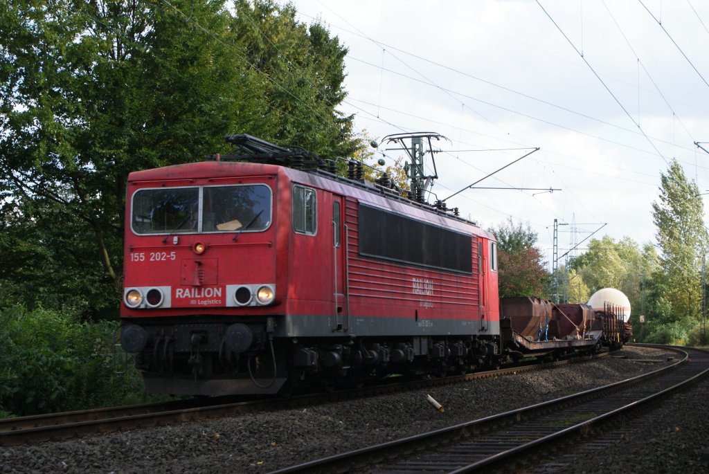 155 202-5 mit einem Gterzug in Dsseldorf-Eller am Km 28,190 am 15.09.2010