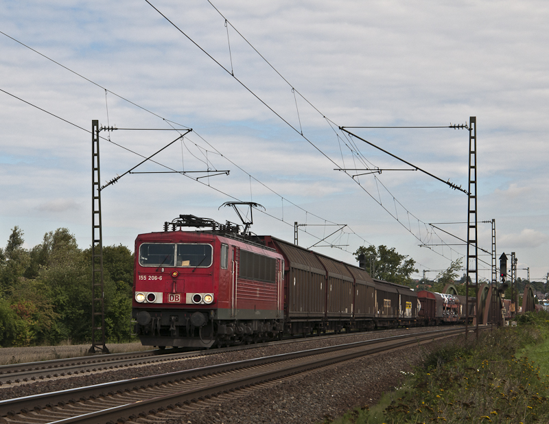 155 206-6 am 19. August 2010 mit Gterzug bei Elze.