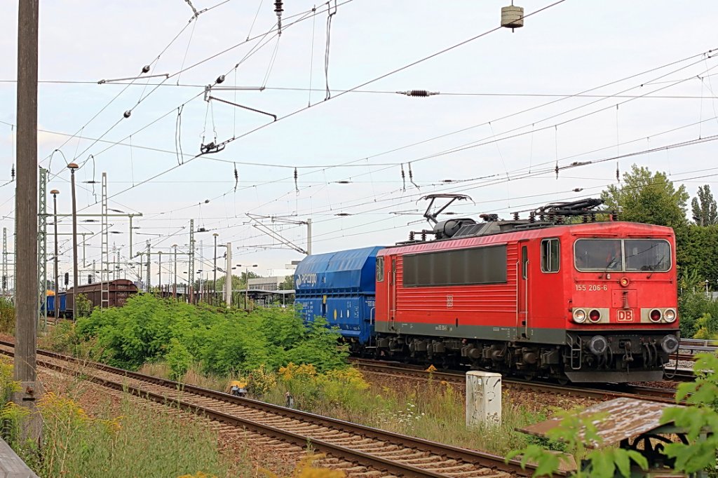 155 206-6 mit einem gemischten Gterzug bei der Ausfahrt aus dem Bahnhof Berlin Schnefeld Flughafen am 11. August 2011