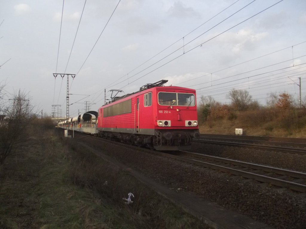 155 212-4 mit neu ausgelieferten Autowagen gen Sden (Fulda, 25.03.11)