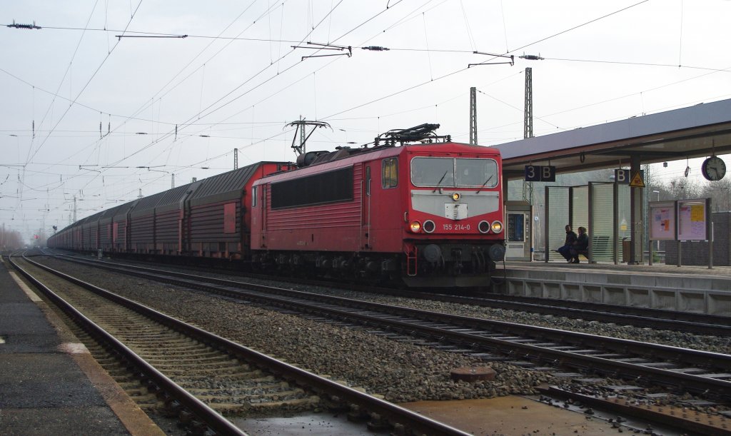 155 214-0 mit geschlossenen Autotransportwagen in Fahrtrichtung Sden durch Eichenberg. Aufgenommen am 16.02.2011.