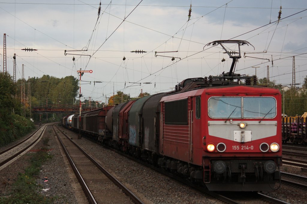 155 214 am 12.10.12 mit einem gemischten Gterzug in Dsseldorf-Rath.