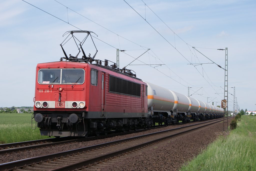 155 218-1 mit einem Kesselwagenzug nach Dormagen in Neuss-Allerheiligen am 29.05.2010