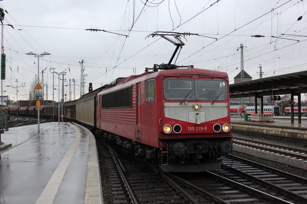 155 219-9 zieht einen gemischten Gterzug durch Bremen. 14.12.2011.