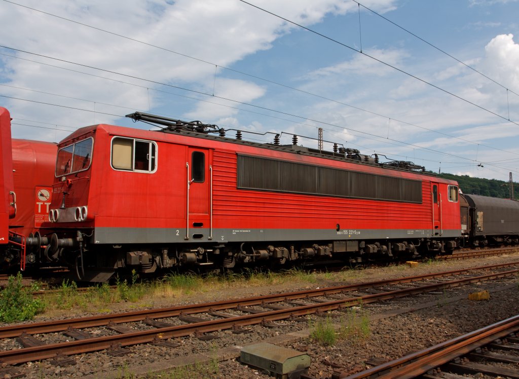 155 221-5 der DB abgestellt am 04.06.2011 abgestellt in Kreuztal.