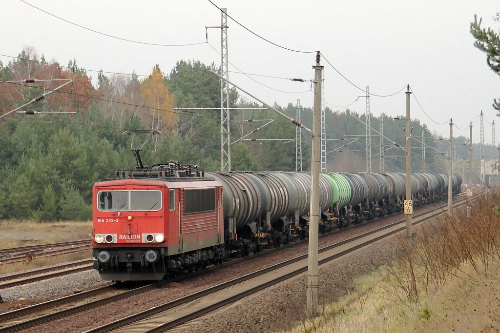 155 222 mit einem Kesselwagenzug am 09.11.2010 in Eberswalde