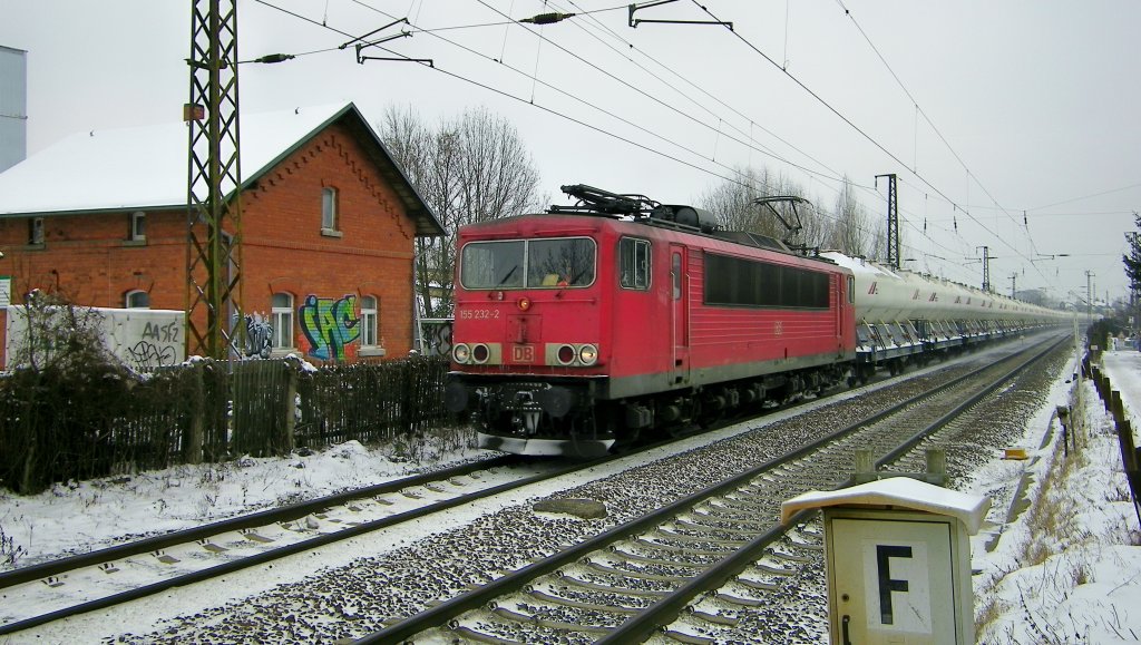 155 232-3 mit einem  Zwiebelzug  kurz vorm Bahnbergang in Cossebaude Richtung Coswig (25.01.2013)