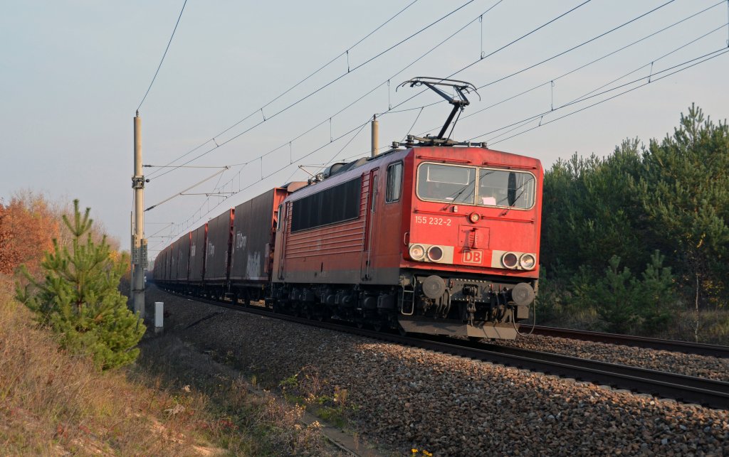 155 232 bespannte am 06.11.11 einen Autoteilezug durch Muldenstein Richtung Bitterfeld.