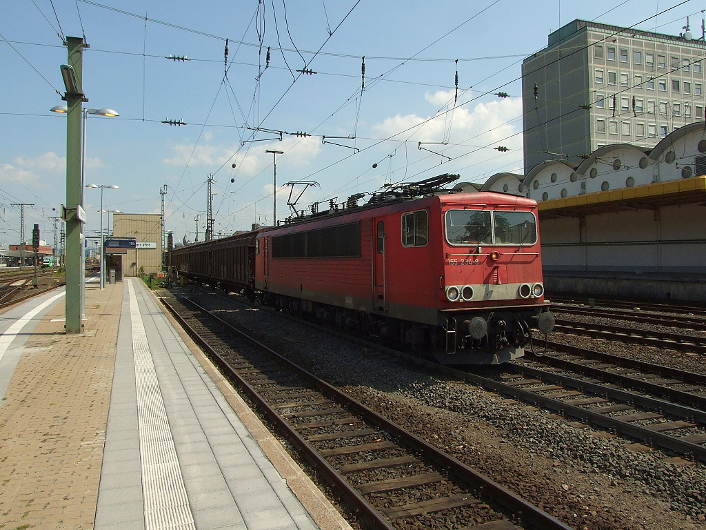 155 234-8 mit einem Gterzug bei der Durchfahrt von Koblenz Hbf.26.6.2010