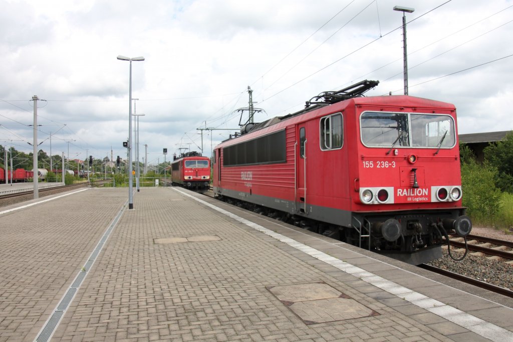 155 236 und 155 202 beim rangieren in Reichenbach(Vogtl.).26.06.2011.