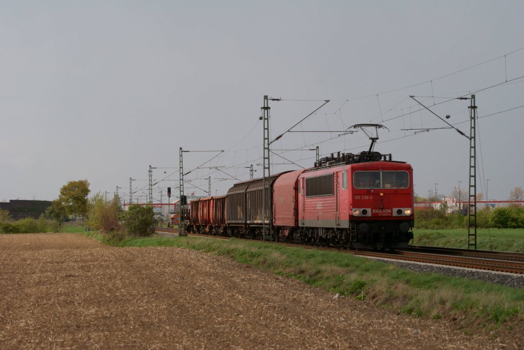155 236-3 mit einem gemischten Gterzug in Neuss-Allerheiligen am 19.04.2012
