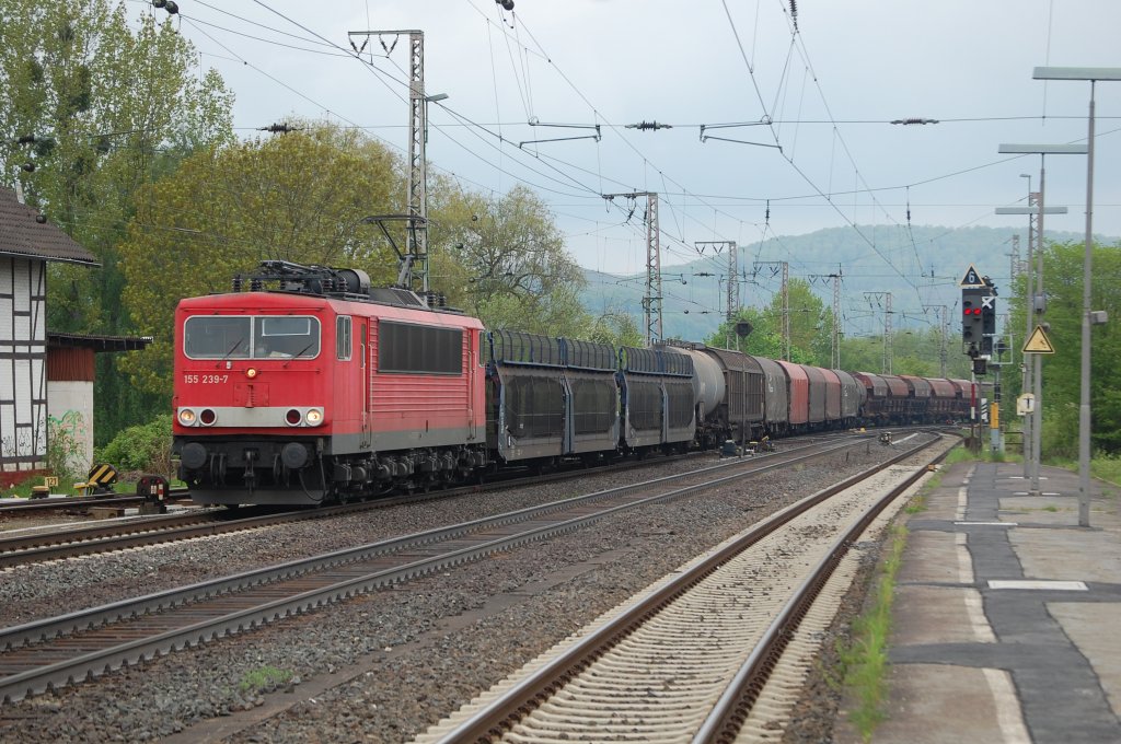 155 239-7 mit gem.G�terzug am 8.5.2010 durch Kreiensen