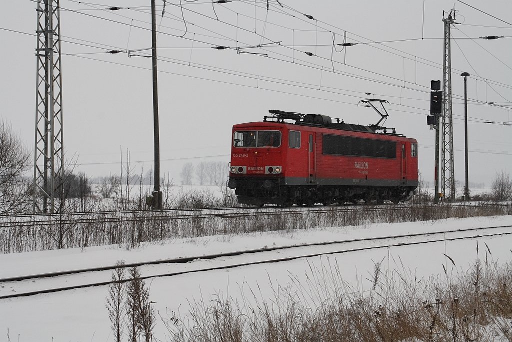 155 246-2 kommt am 19.01.2010 aus Stendell und fhrt durch Passow.