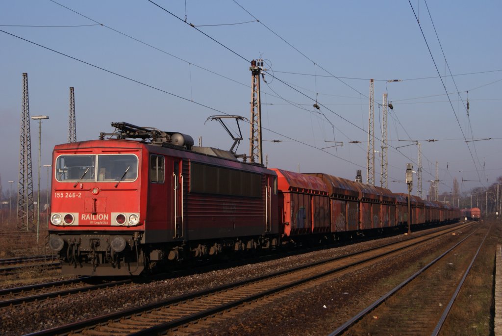 155 246-2 mit einem Kohlezug in Duisburg-Bissingheim am 29.01.2011
