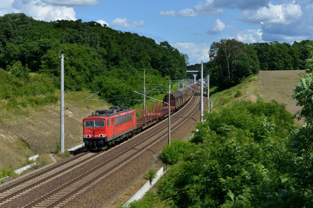 155 248 mit einem Gterzug am 22.07.2012 unterwegs bei Frankfurt-Rosengarten.