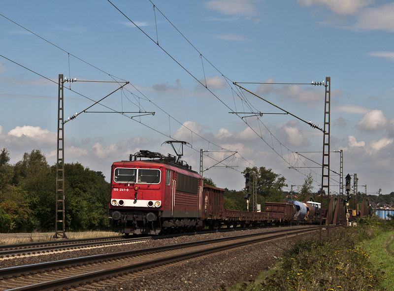155 257-9  (ohne DB Keks) am 19. August 2010 mit Gterzug bei Elze.