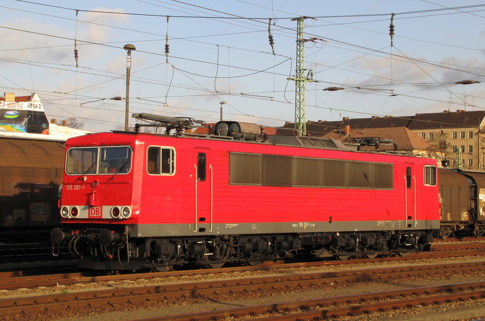 155 261-1 stand am 29.12.2011 im Cottbusser Hbf abgestellt und abgebgelt. Neue Revision erhielt die Lok erst am 29.12.2011 in BCSX (Werk Cottbus). 