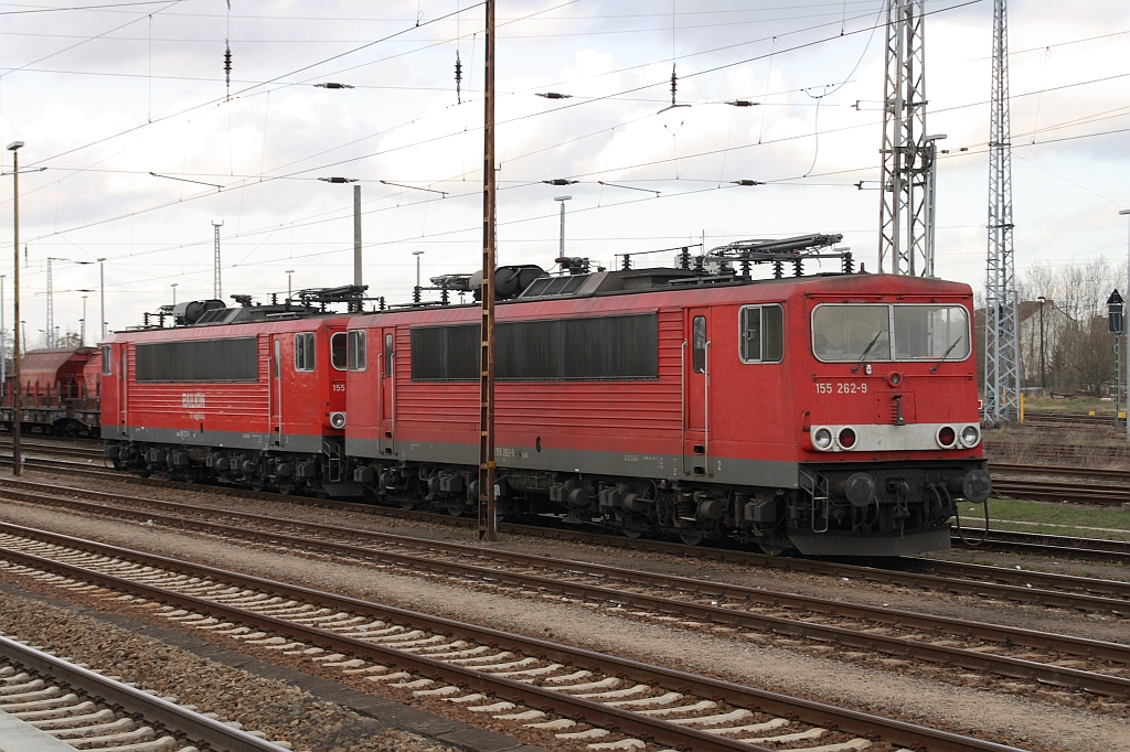 155 262 + 155 127 stehen am 09.04.2010 in Angerm�nde