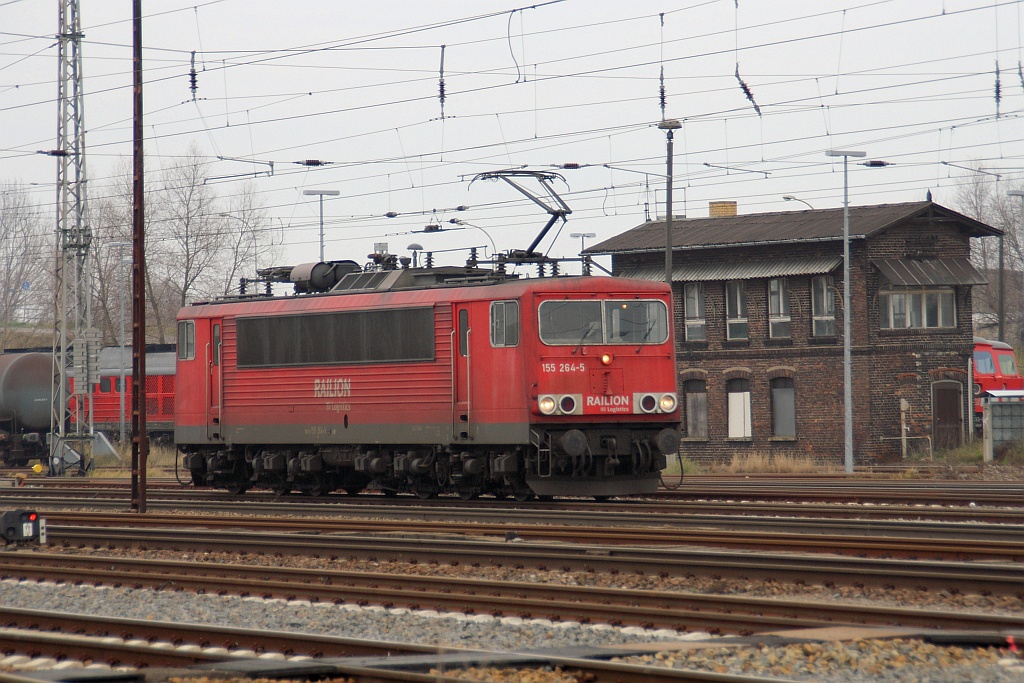 155 264 rollt am 20.11.2010 zum Abstellplatz in Angerm�nde