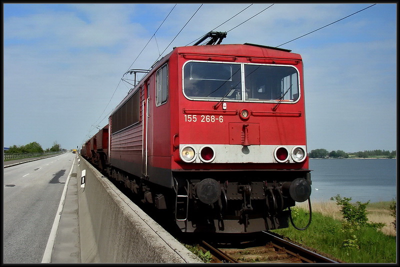 155 268-6 mit einem Gterzug auf dem Rgendamm.   Stralsund am 21.05.10 