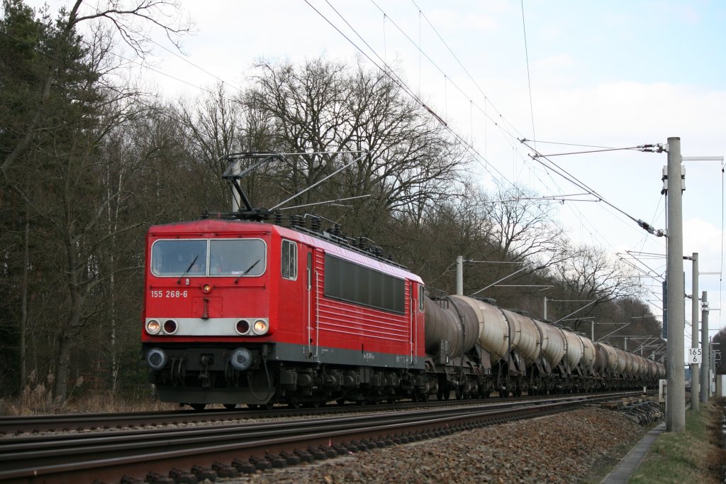 155 268-6 mit Kesselwagenzug am 26.03.2011 zwischen Nennhausen und Rathenow